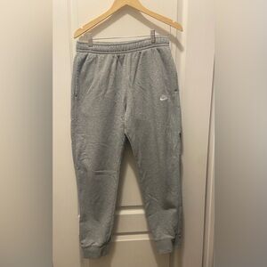Nike Sportswear men’s jogger - medium grey